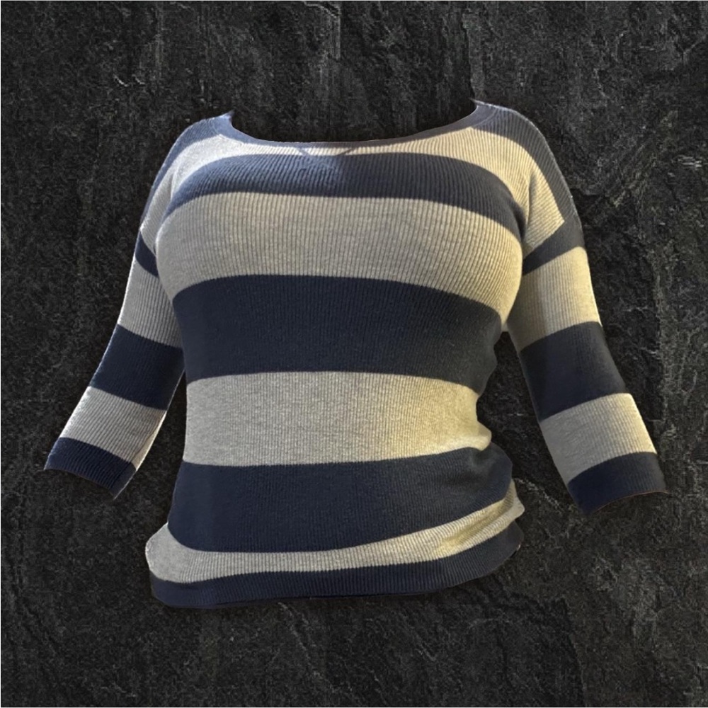 Aeropostale Women's Navy and Gray Striped Sweater